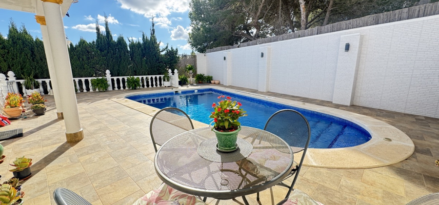 Villamartin, Alicante, 3 Bedrooms Bedrooms, ,3 BathroomsBathrooms,Villa,Resale,0,103186654482381456