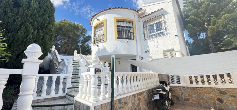 Villamartin, Alicante, 3 Bedrooms Bedrooms, ,3 BathroomsBathrooms,Villa,Resale,0,103186654482381456
