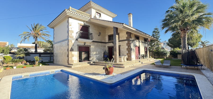 Cabo Roig, Alicante, 4 Bedrooms Bedrooms, ,5 BathroomsBathrooms,Villa,Resale,0,103186281613461168