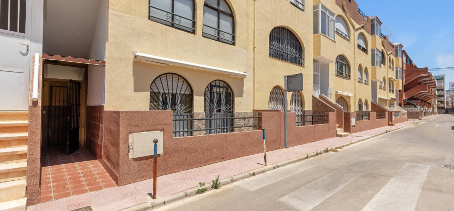 Torrevieja, Alicante, 2 Bedrooms Bedrooms, ,1 BathroomBathrooms,Apartment,Resale,0,75632170038151552