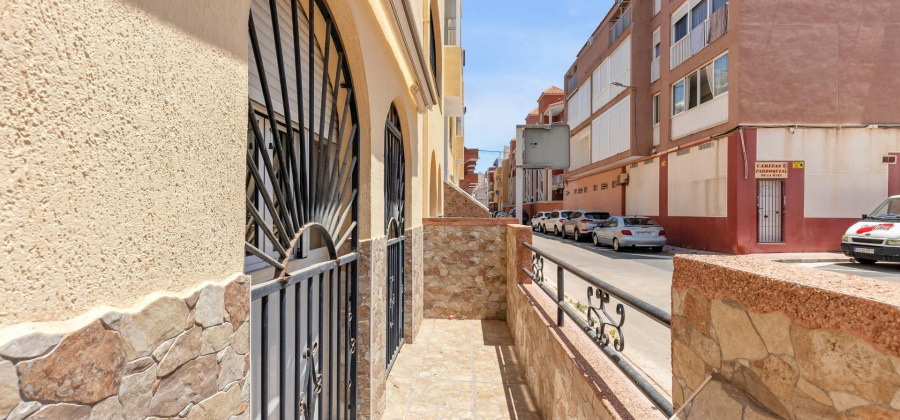 Torrevieja, Alicante, 2 Bedrooms Bedrooms, ,1 BathroomBathrooms,Apartment,Resale,0,75632170038151552