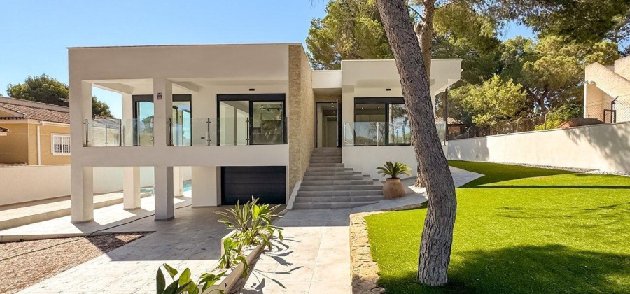 Torrevieja, Alicante, 4 Bedrooms Bedrooms, ,5 BathroomsBathrooms,Villa,Resale,0,75632143705397680