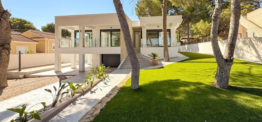 Torrevieja, Alicante, 4 Bedrooms Bedrooms, ,5 BathroomsBathrooms,Villa,Resale,0,75632143705397680