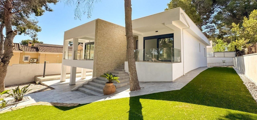 Torrevieja, Alicante, 4 Bedrooms Bedrooms, ,5 BathroomsBathrooms,Villa,Resale,0,75632143705397680