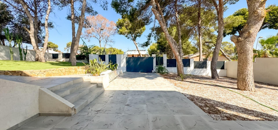 Torrevieja, Alicante, 4 Bedrooms Bedrooms, ,5 BathroomsBathrooms,Villa,Resale,0,75632143705397680