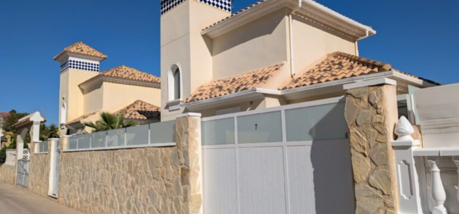 Villamartin, Alicante, 3 Bedrooms Bedrooms, ,2 BathroomsBathrooms,Villa,Resale,0,90690210815519104