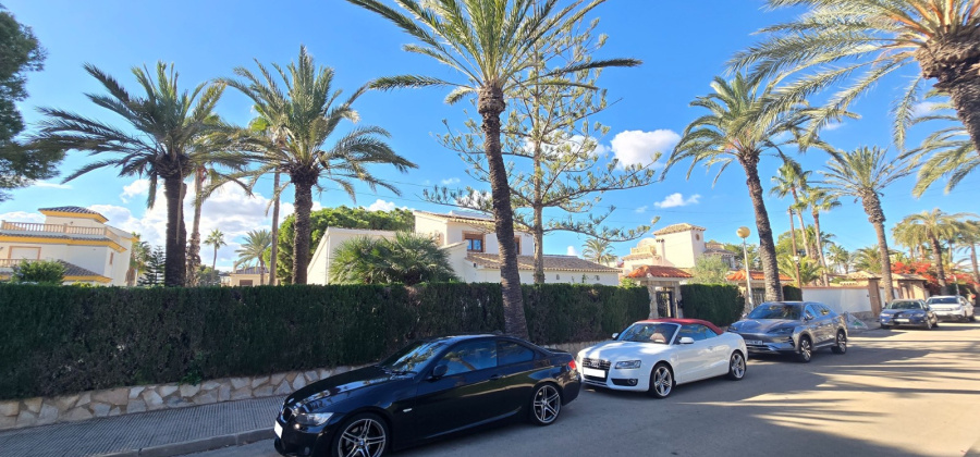 Orihuela Costa *, Alicante *, 5 Bedrooms Bedrooms, ,3 BathroomsBathrooms,Villa,Resale,0,99968146573264752