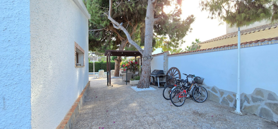 Orihuela Costa *, Alicante *, 5 Bedrooms Bedrooms, ,3 BathroomsBathrooms,Villa,Resale,0,99968146573264752