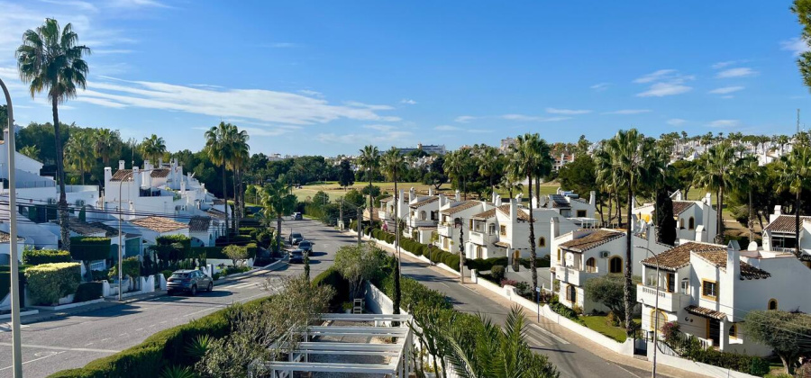 Villamartin, Alicante, 4 Bedrooms Bedrooms, ,2 BathroomsBathrooms,Villa,Resale,0,9069091878357056