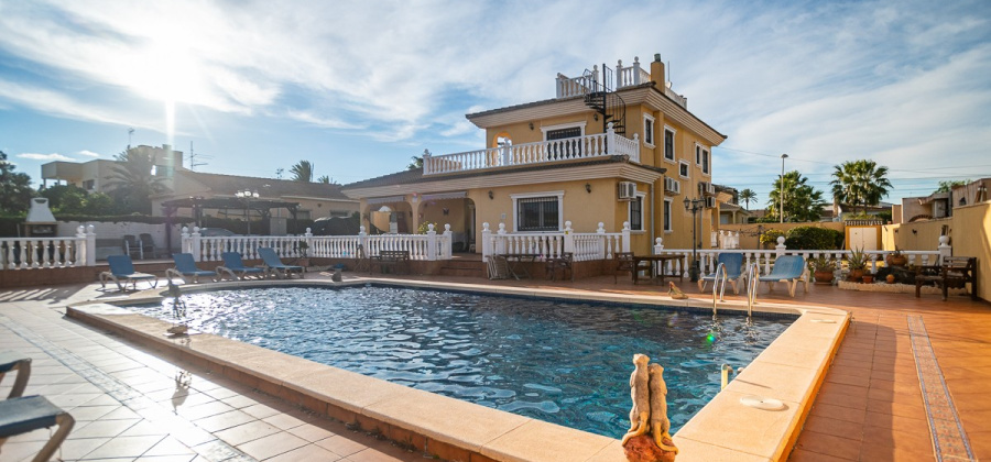 Torrevieja, Alicante, 6 Bedrooms Bedrooms, ,6 BathroomsBathrooms,Villa,Resale,0,103536228848927392