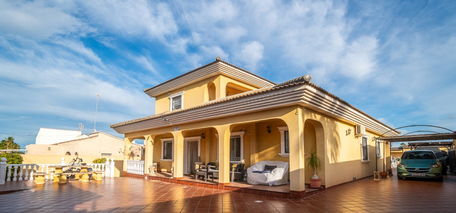 Torrevieja, Alicante, 6 Bedrooms Bedrooms, ,6 BathroomsBathrooms,Villa,Resale,0,103536228848927392