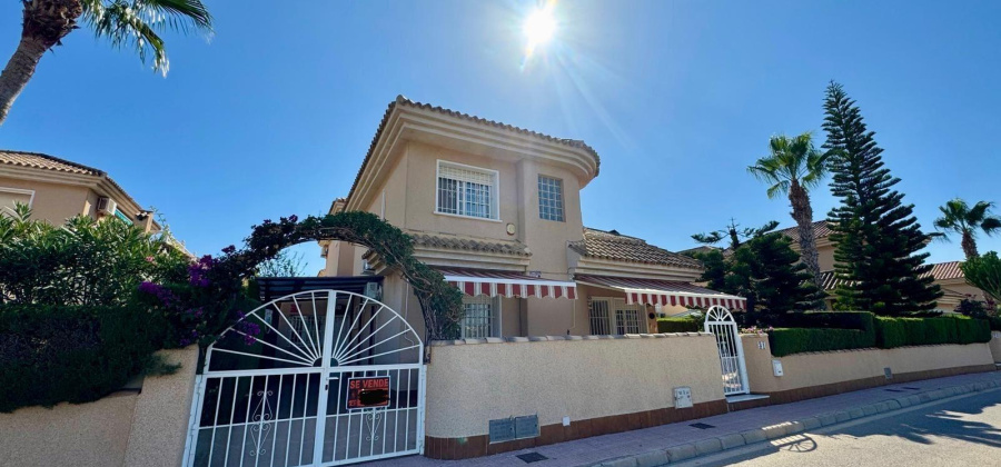 Torrevieja, Alicante, 3 Bedrooms Bedrooms, ,2 BathroomsBathrooms,Villa,Resale,0,209924148504728416