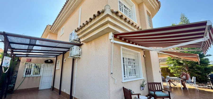 Torrevieja, Alicante, 3 Bedrooms Bedrooms, ,2 BathroomsBathrooms,Villa,Resale,0,209924148504728416