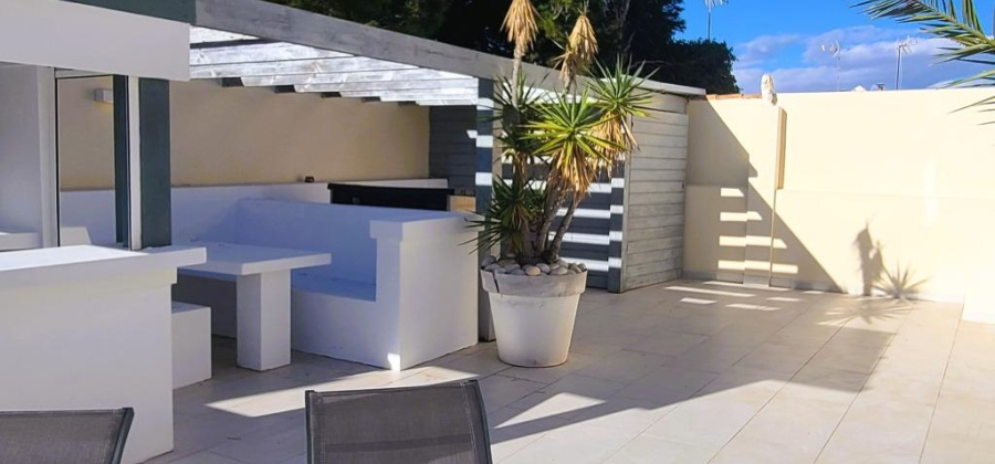 Torrevieja, Alicante, 4 Bedrooms Bedrooms, ,3 BathroomsBathrooms,Villa,Resale,0,75632148283608000