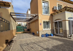 Torrevieja, Alicante, 3 Bedrooms Bedrooms, ,2 BathroomsBathrooms,Townhouse,Resale,0,75632107780551808