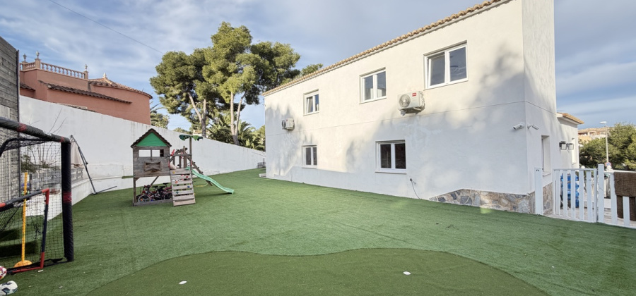 Villamartin, Alicante, 6 Bedrooms Bedrooms, ,2 BathroomsBathrooms,Villa,Resale,0,103186305246062528