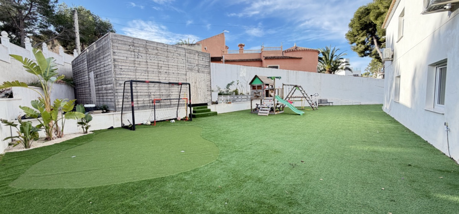 Villamartin, Alicante, 6 Bedrooms Bedrooms, ,2 BathroomsBathrooms,Villa,Resale,0,103186305246062528