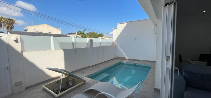 Cabo Roig, Alicante, 3 Bedrooms Bedrooms, ,1 BathroomBathrooms,Bungalow,Resale,0,75632173520435584
