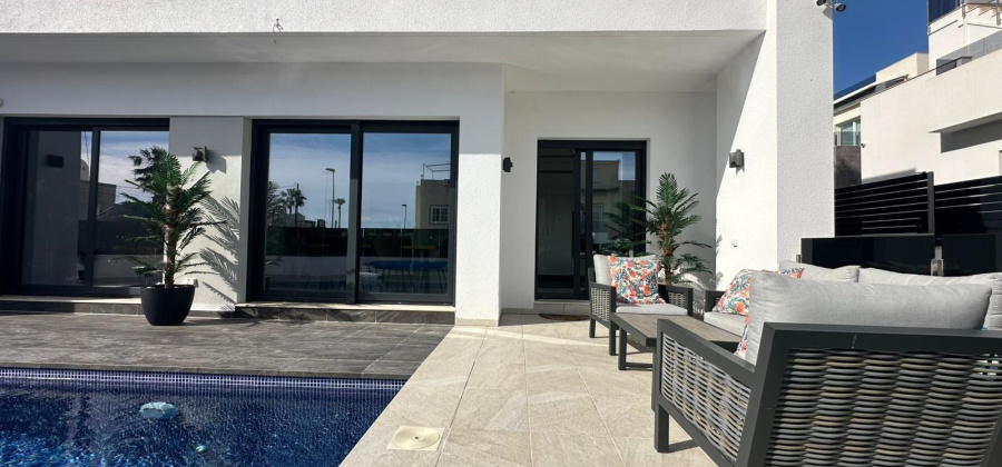 Torrevieja, Alicante, 4 Bedrooms Bedrooms, ,4 BathroomsBathrooms,Villa,Resale,0,75632206732240992