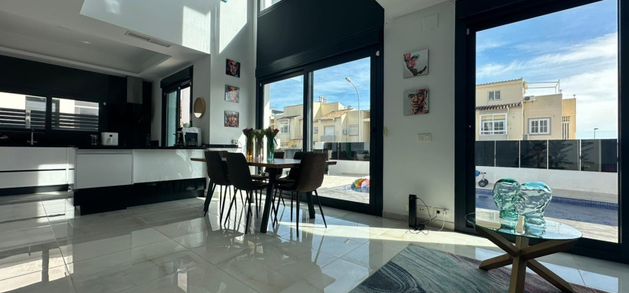 Torrevieja, Alicante, 4 Bedrooms Bedrooms, ,4 BathroomsBathrooms,Villa,Resale,0,75632206732240992