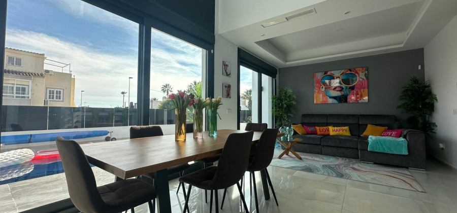 Torrevieja, Alicante, 4 Bedrooms Bedrooms, ,4 BathroomsBathrooms,Villa,Resale,0,75632206732240992