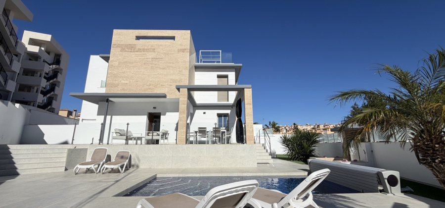 Villamartin, Alicante, 4 Bedrooms Bedrooms, ,3 BathroomsBathrooms,Villa,Resale,0,103186228180927120