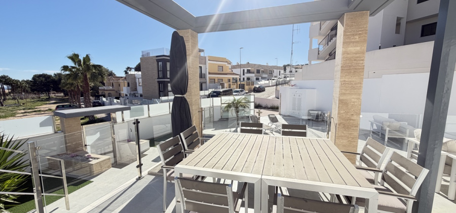 Villamartin, Alicante, 4 Bedrooms Bedrooms, ,3 BathroomsBathrooms,Villa,Resale,0,103186228180927120