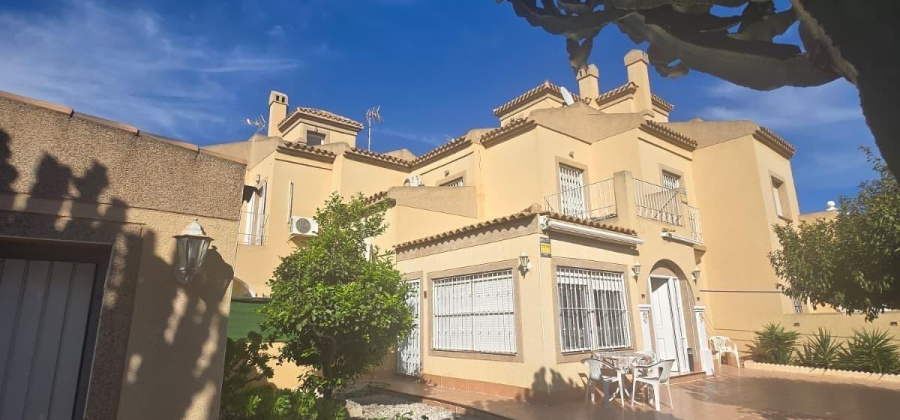 Torrevieja, Alicante, 3 Bedrooms Bedrooms, ,2 BathroomsBathrooms,Villa,Resale,0,75632138789636928