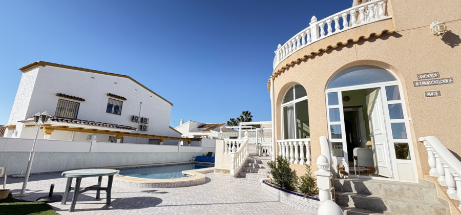 Villamartin, Alicante, 3 Bedrooms Bedrooms, ,3 BathroomsBathrooms,Villa,Resale,0,103186223926658128