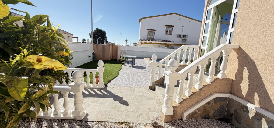 Villamartin, Alicante, 3 Bedrooms Bedrooms, ,3 BathroomsBathrooms,Villa,Resale,0,103186223926658128