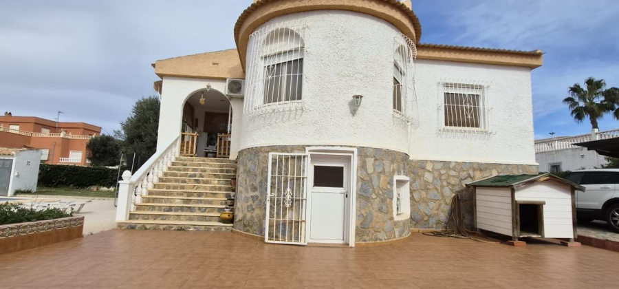 Torrevieja, Alicante, 4 Bedrooms Bedrooms, ,2 BathroomsBathrooms,Villa,Resale,0,7563295871652677
