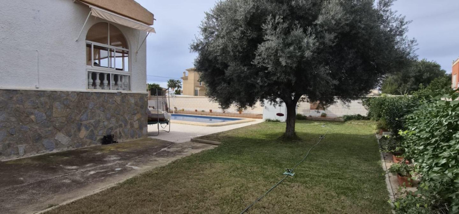 Torrevieja, Alicante, 4 Bedrooms Bedrooms, ,2 BathroomsBathrooms,Villa,Resale,0,7563295871652677