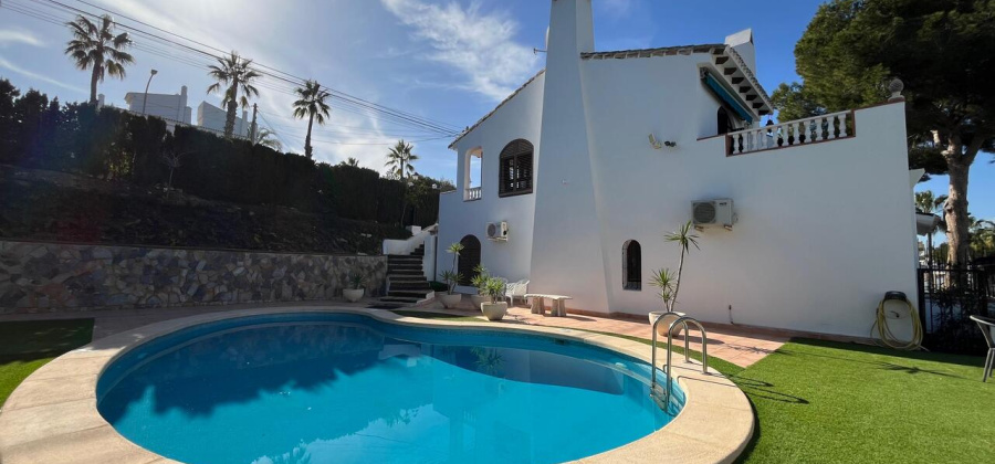 Villamartin, Alicante, 4 Bedrooms Bedrooms, ,2 BathroomsBathrooms,Villa,Resale,0,9069091878357056