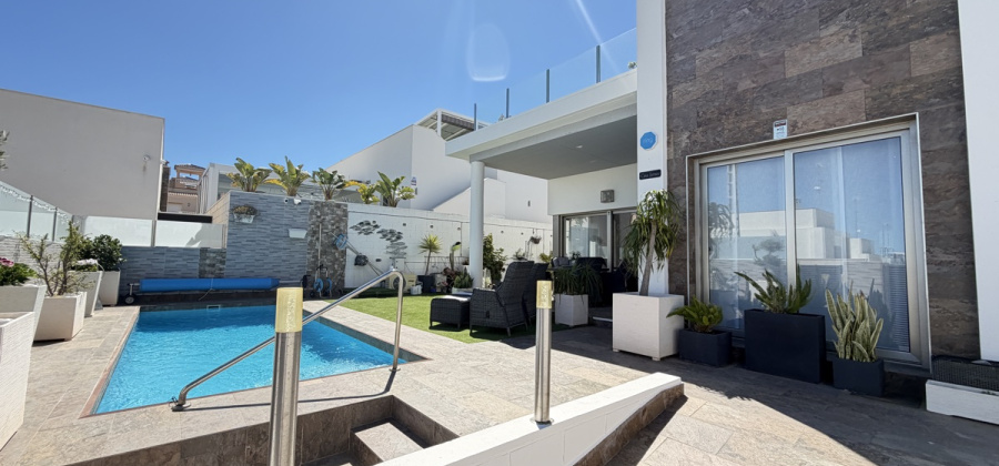 Villamartin, Alicante, 3 Bedrooms Bedrooms, ,2 BathroomsBathrooms,Villa,Resale,0,103186360828676944
