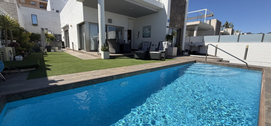 Villamartin, Alicante, 3 Bedrooms Bedrooms, ,2 BathroomsBathrooms,Villa,Resale,0,103186360828676944