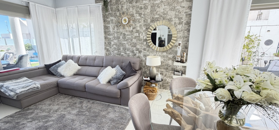 Villamartin, Alicante, 3 Bedrooms Bedrooms, ,2 BathroomsBathrooms,Villa,Resale,0,103186360828676944