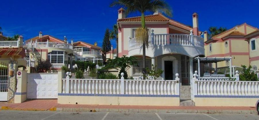 Torrevieja, Alicante, 3 Bedrooms Bedrooms, ,2 BathroomsBathrooms,Villa,Resale,0,7563270138569592