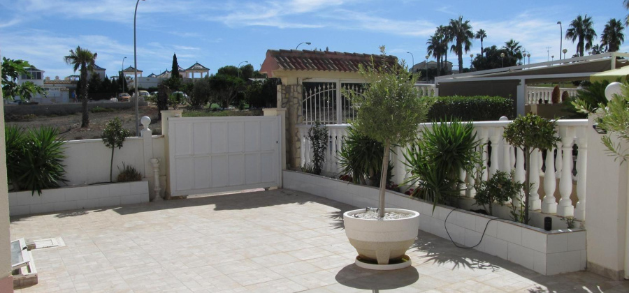 Torrevieja, Alicante, 3 Bedrooms Bedrooms, ,2 BathroomsBathrooms,Villa,Resale,0,7563270138569592