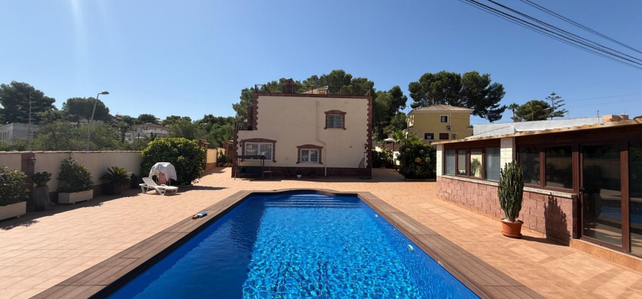 Torrevieja, Alicante, 7 Bedrooms Bedrooms, ,4 BathroomsBathrooms,Villa,Resale,0,75632244966380720