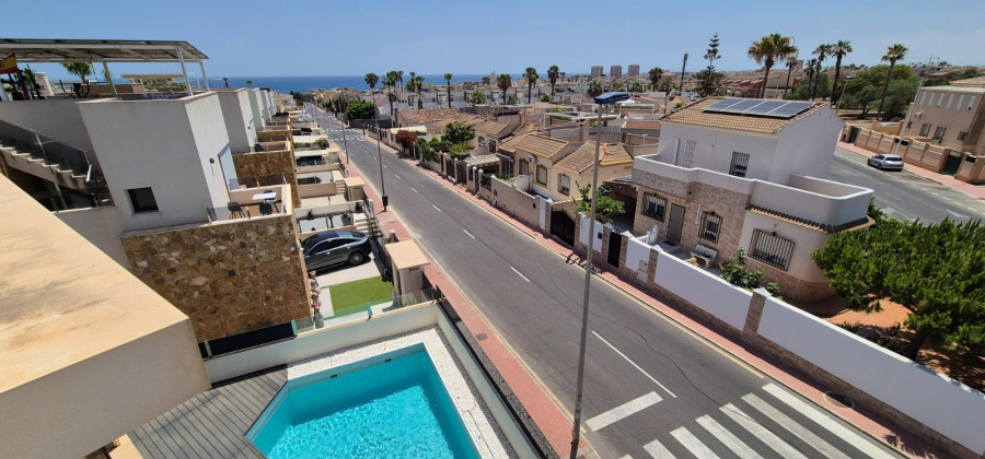 Torrevieja, Alicante, 4 Bedrooms Bedrooms, ,3 BathroomsBathrooms,Villa,Resale,0,7563278723189634