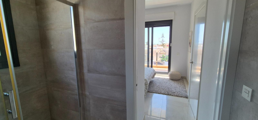 Torrevieja, Alicante, 4 Bedrooms Bedrooms, ,3 BathroomsBathrooms,Villa,Resale,0,7563278723189634