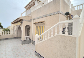 Torrevieja, Alicante, 3 Bedrooms Bedrooms, ,2 BathroomsBathrooms,Villa,Resale,0,75632640864798624