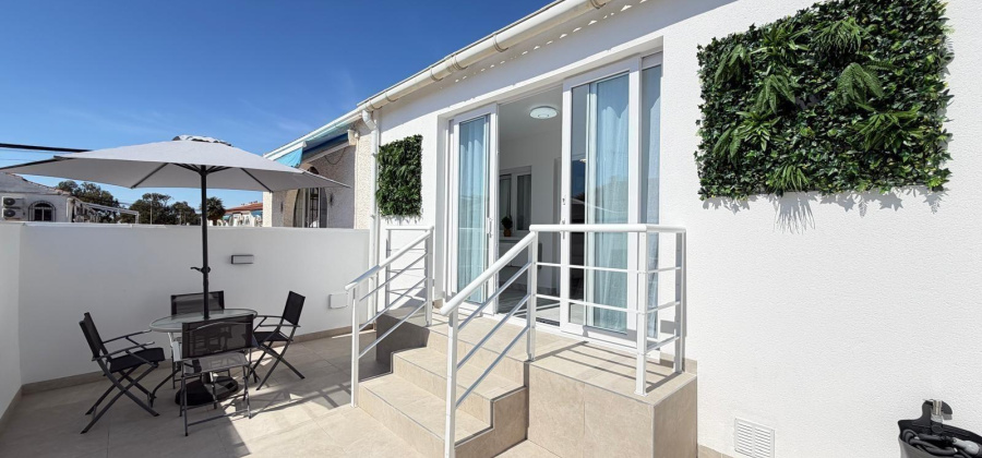 Torrevieja, Alicante, 2 Bedrooms Bedrooms, ,1 BathroomBathrooms,Townhouse,Resale,0,7563270635700832