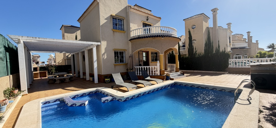 Villamartin, Alicante, 3 Bedrooms Bedrooms, ,2 BathroomsBathrooms,Villa,Resale,0,103186371119904160