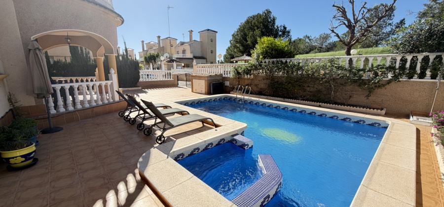 Villamartin, Alicante, 3 Bedrooms Bedrooms, ,2 BathroomsBathrooms,Villa,Resale,0,103186371119904160