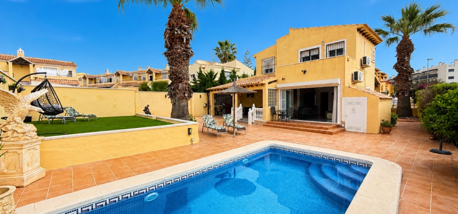 Villamartin, Alicante, 4 Bedrooms Bedrooms, ,3 BathroomsBathrooms,Villa,Resale,0,103186363314844880
