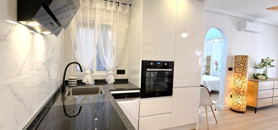 Torrevieja, Alicante, 2 Bedrooms Bedrooms, ,1 BathroomBathrooms,Apartment,Resale,0,75632280065701200