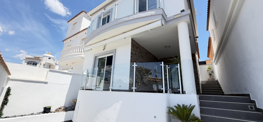 Villamartin, Alicante, 3 Bedrooms Bedrooms, ,2 BathroomsBathrooms,Villa,Resale,0,103186212087646672