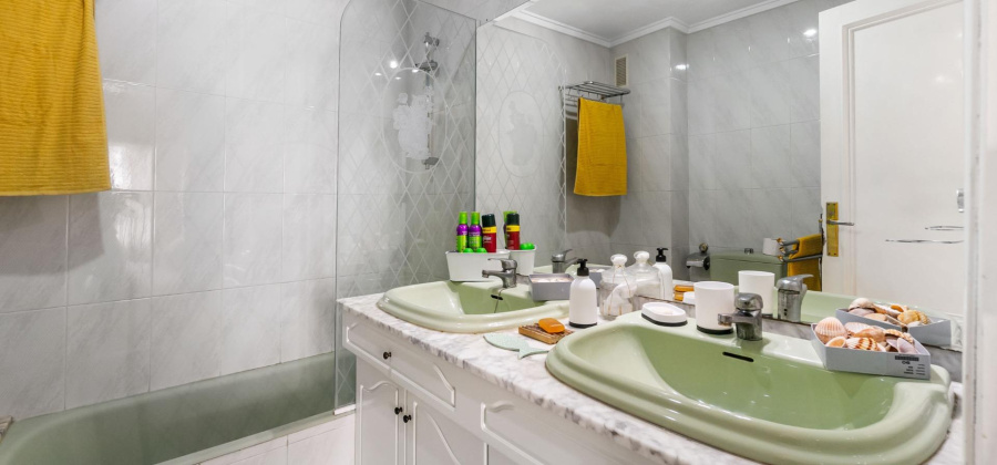Torrevieja, Alicante, 4 Bedrooms Bedrooms, ,2 BathroomsBathrooms,Apartment,Resale,0,65945316042015400