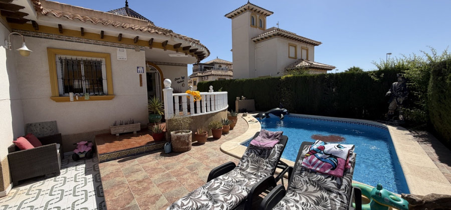 Villamartin, Alicante, 4 Bedrooms Bedrooms, ,3 BathroomsBathrooms,Villa,Resale,0,103186220775090112